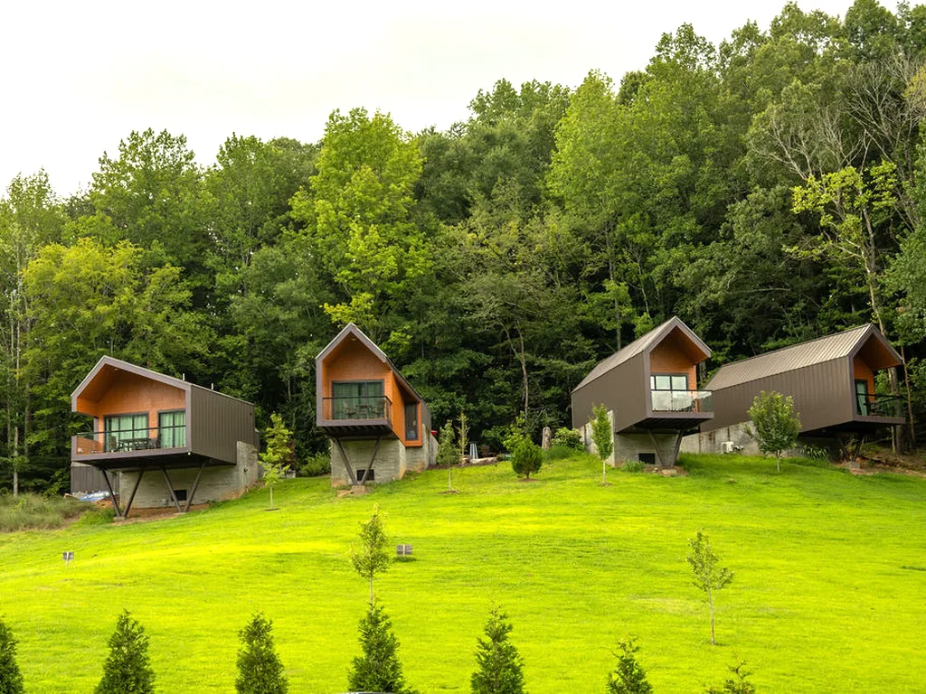The cottages of Overlook Village along the hillside