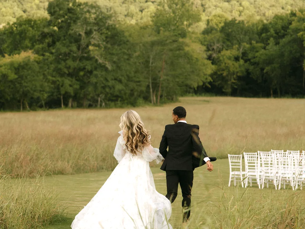 Through the tall grass toward the arch
